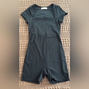 Amazon Women's Black Short Sleeve Tee